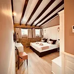 La Quinta Luxury Palace Country house