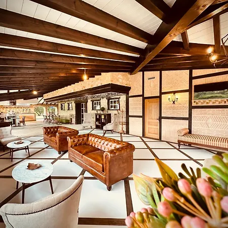 בית כפרי La Quinta Luxury Palace