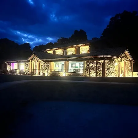 منزل ريفي La Quinta Luxury Palace أرنويرو