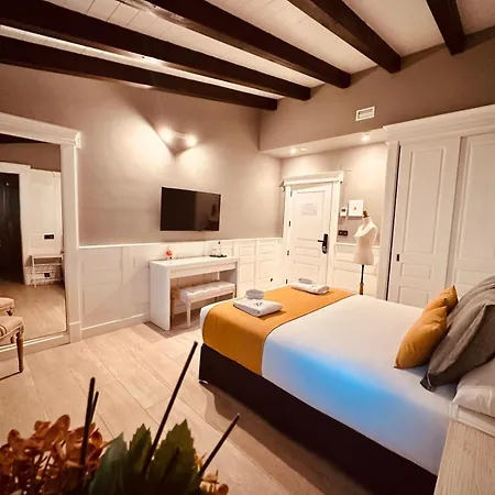 La Quinta Luxury Palace *