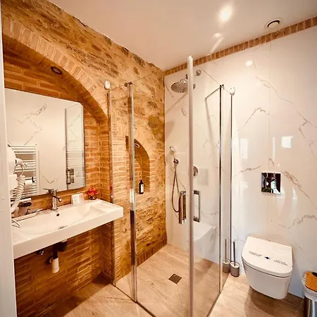 La Quinta Luxury Palace