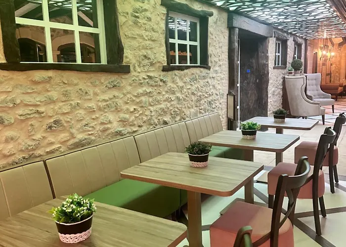 La Quinta Luxury Palace *