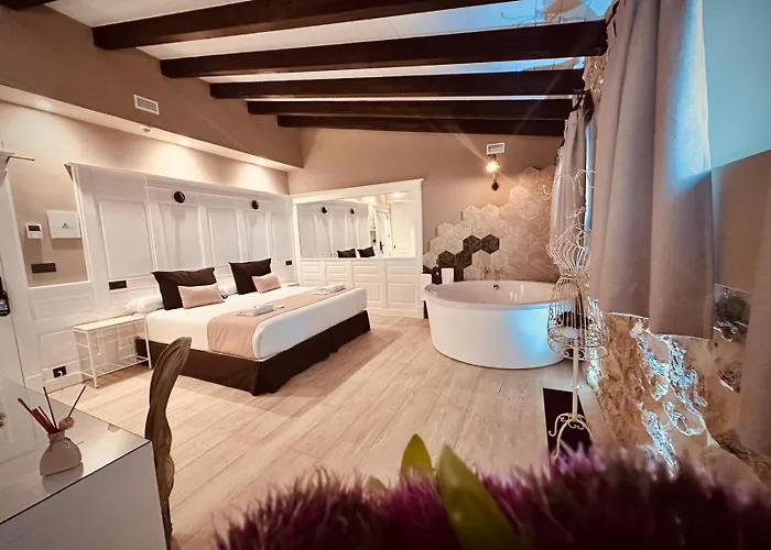 La Quinta Luxury Palace *